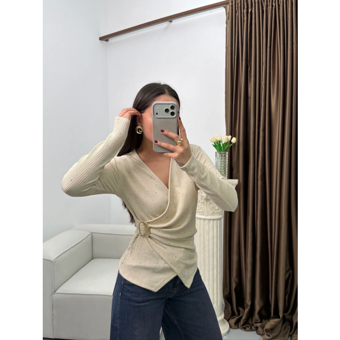 Kruvaze Aksesuarlı Taşlı Bluz - BEJ