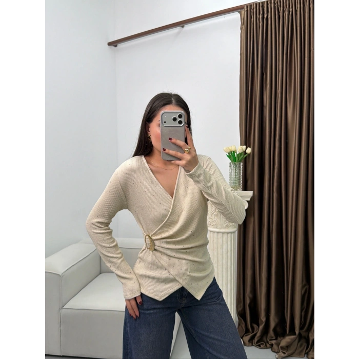 Kruvaze Aksesuarlı Taşlı Bluz - BEJ
