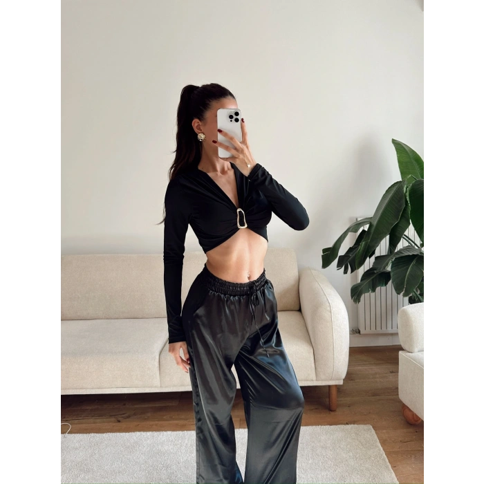 Kruvaze Ön Aksesuar Crop - SİYAH