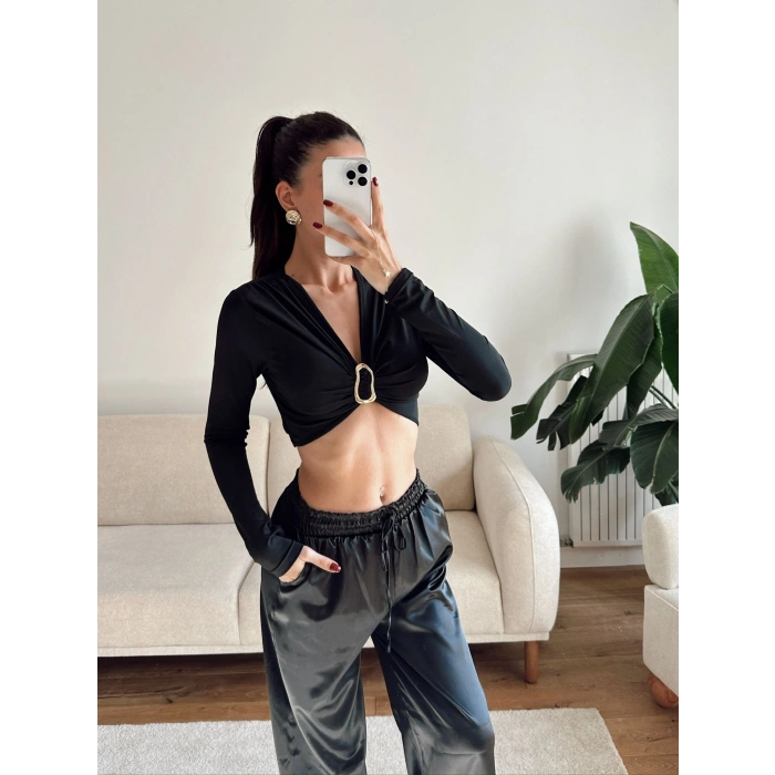 Kruvaze Ön Aksesuar Crop - SİYAH