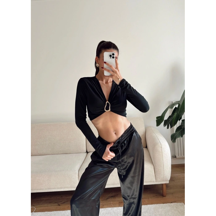 Kruvaze Ön Aksesuar Crop - SİYAH