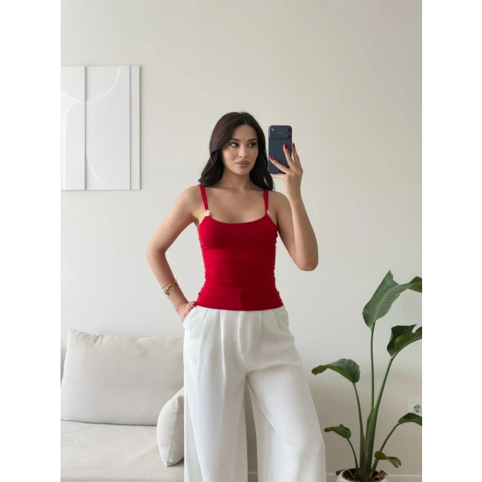 Lina Gold Aksesuar Detaylı Askılı Bluz - KIRMIZI