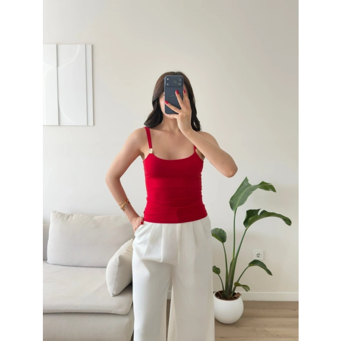 Lina Gold Aksesuar Detaylı Askılı Bluz - KIRMIZI