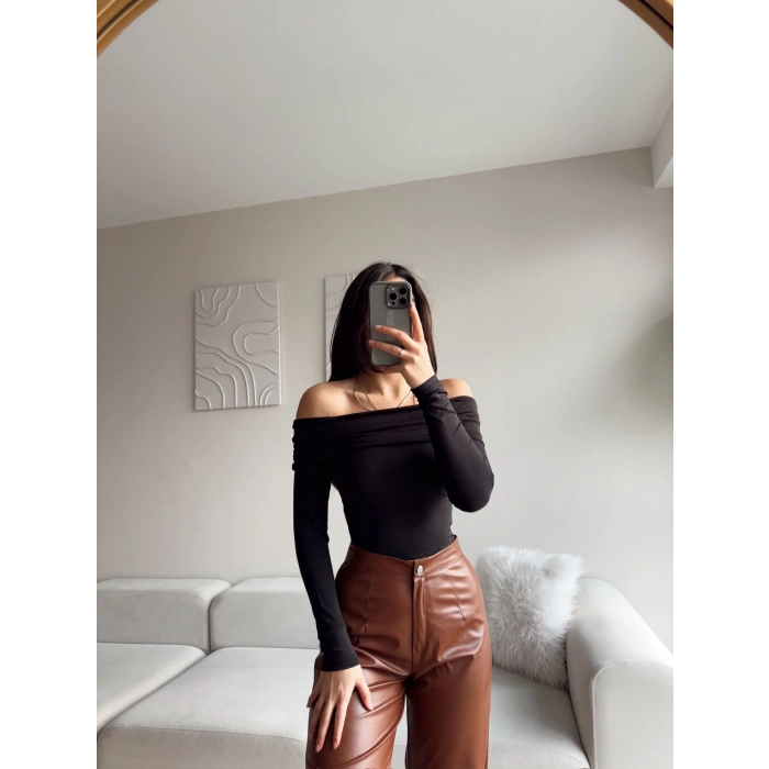 Madonna Yaka Dalgıç Bluz - SİYAH