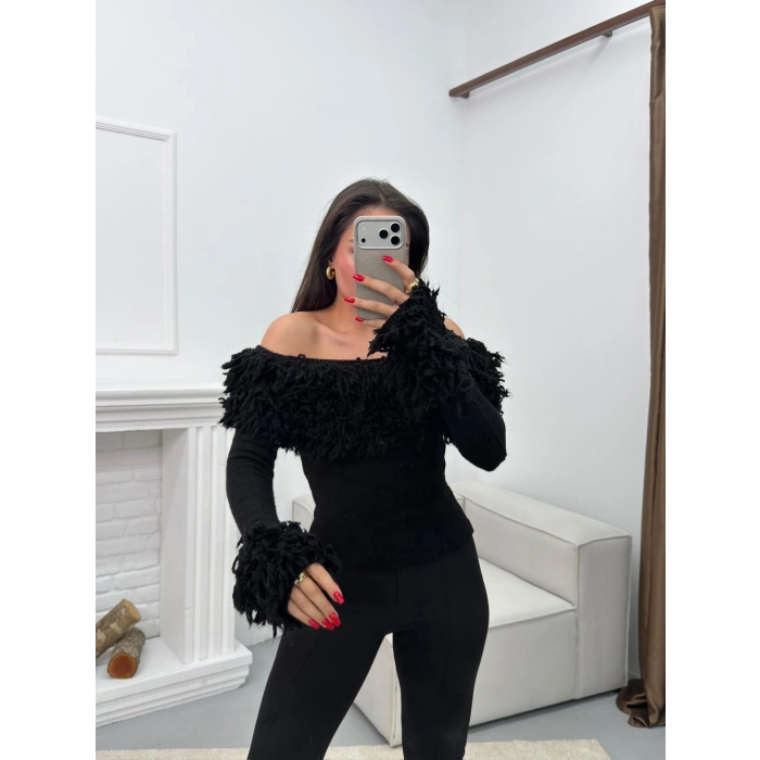 Madonna Yaka Püsküllü Kazak - SİYAH