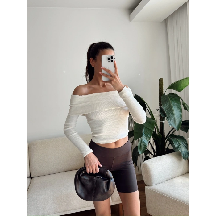 Madonna Yaka Yumoş Crop - EKRU
