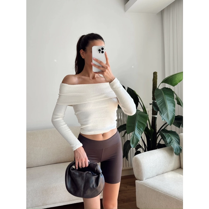 Madonna Yaka Yumoş Crop - EKRU