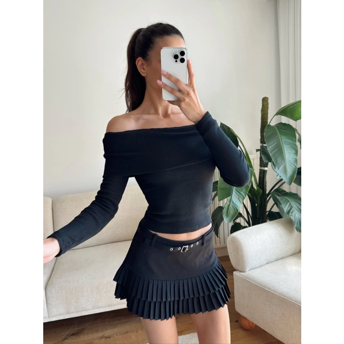 Madonna Yaka Yumoş Crop - SİYAH