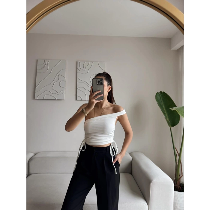 Tek Omuz Köprülü Crop - BEYAZ