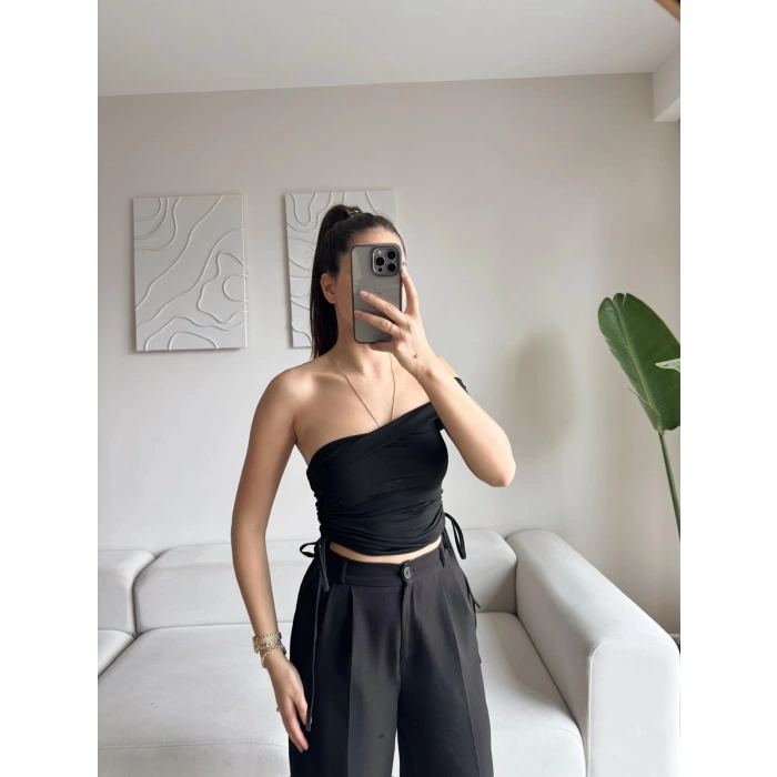 Madonna Yan Bağcıklı Crop - SİYAH