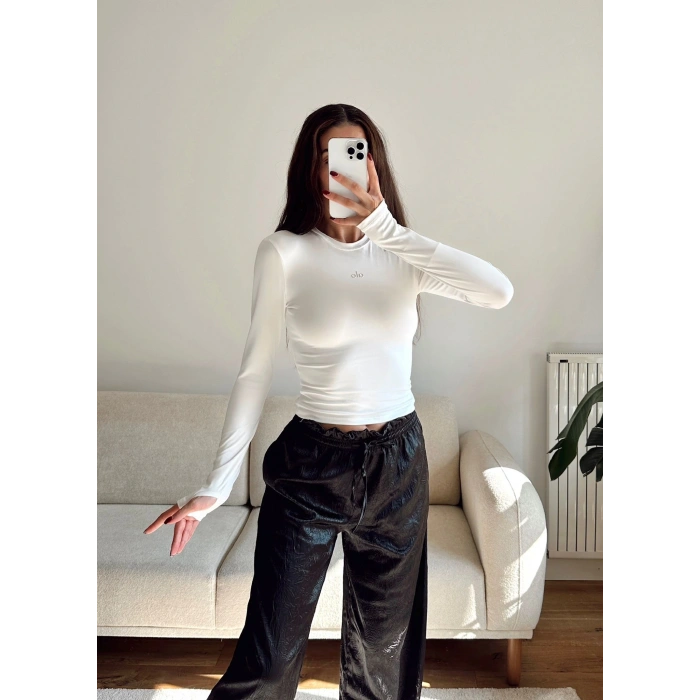 Marka Parmak Geçmeli Basic Crop - BEYAZ