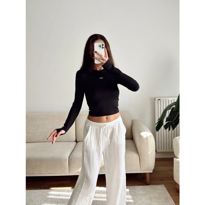 Marka Parmak Geçmeli Basic Crop - SİYAH