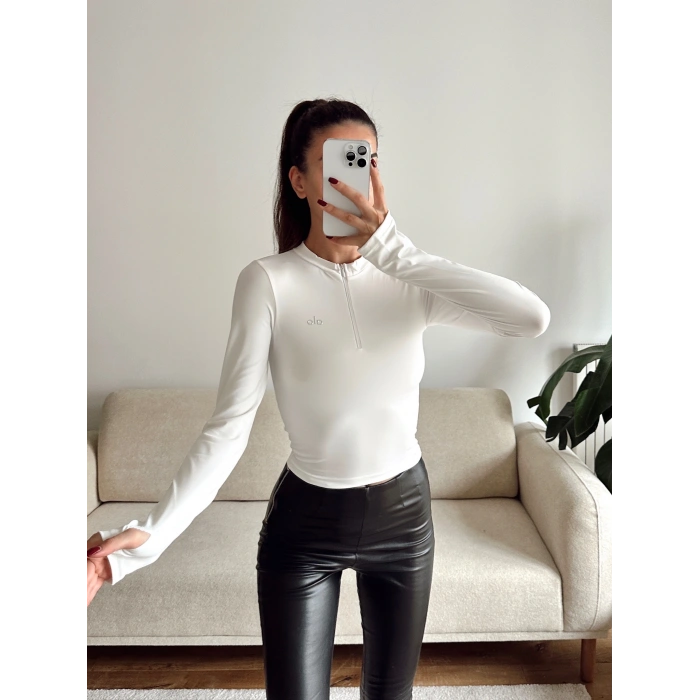 Marka Parmak Geçmeli Crop - BEYAZ