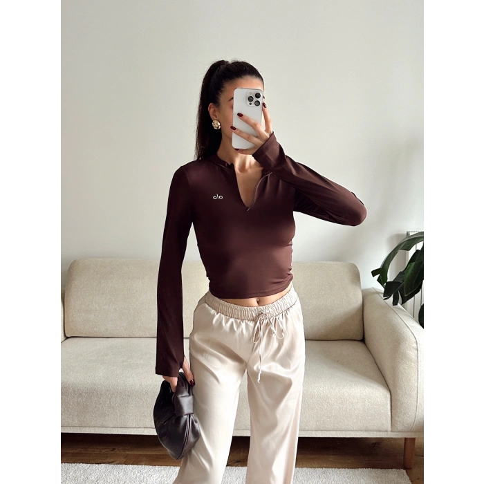 Marka Parmak Geçmeli Crop - KAHVE