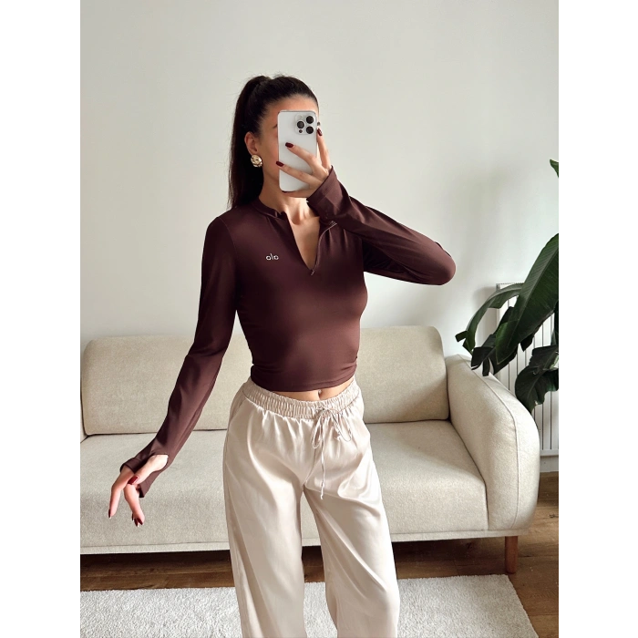 Marka Parmak Geçmeli Crop - KAHVE