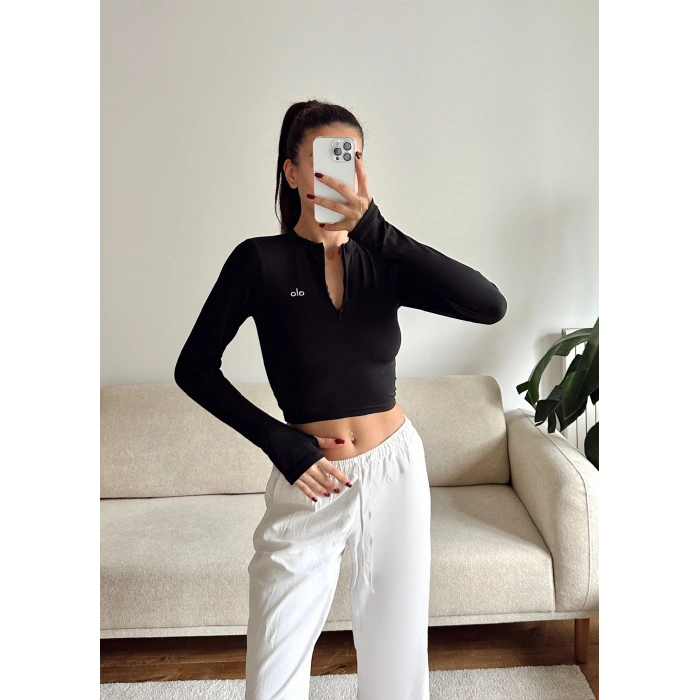 Marka Parmak Geçmeli Crop - SİYAH