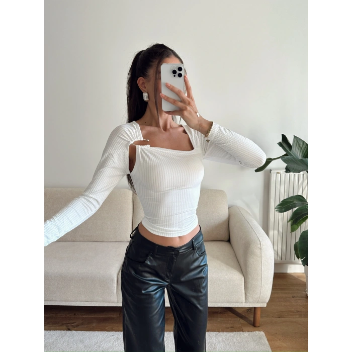 Metal Tokalı Fit Bluz - BEYAZ