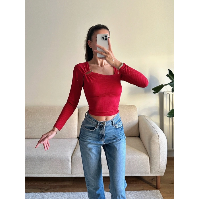 Metal Tokalı Fit Bluz - KIRMIZI