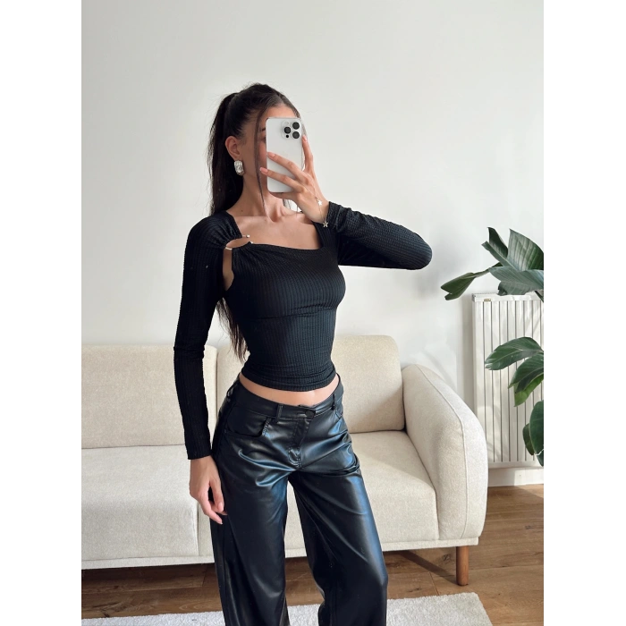 Metal Tokalı Fit Bluz - SİYAH