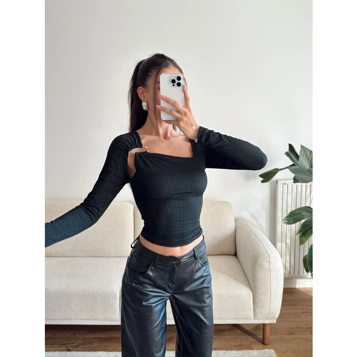 Metal Tokalı Fit Bluz - SİYAH