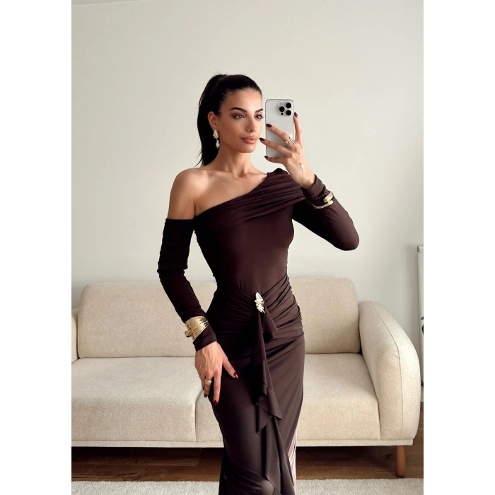 Omuz Dekolte Aksesuar Elbise - KAHVE