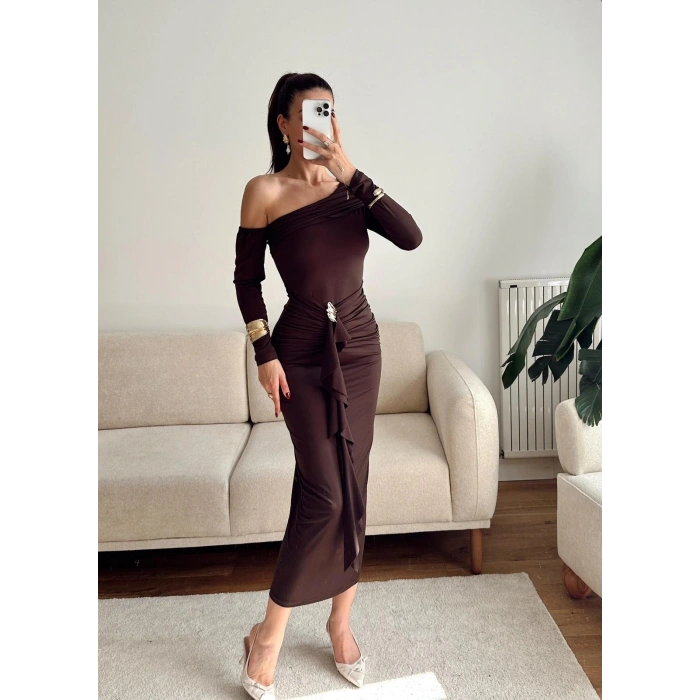 Omuz Dekolte Aksesuar Elbise - KAHVE