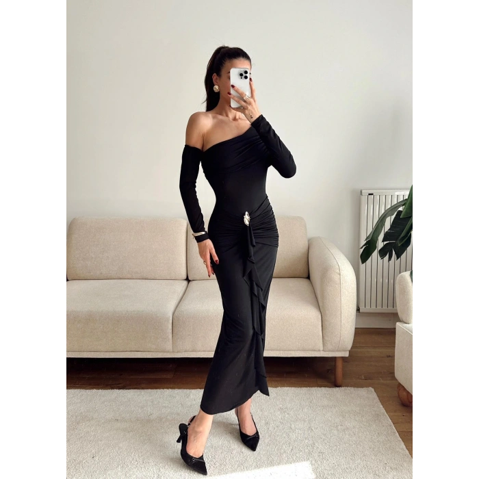 Omuz Dekolte Aksesuar Elbise - SİYAH