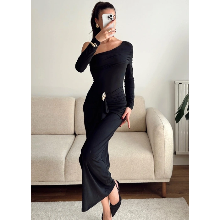 Omuz Dekolte Aksesuar Elbise - SİYAH