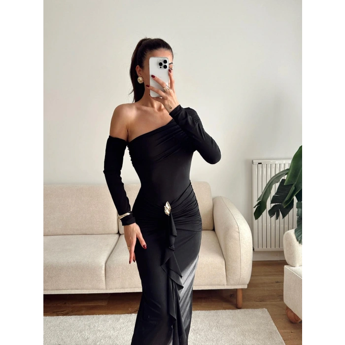 Omuz Dekolte Aksesuar Elbise - SİYAH