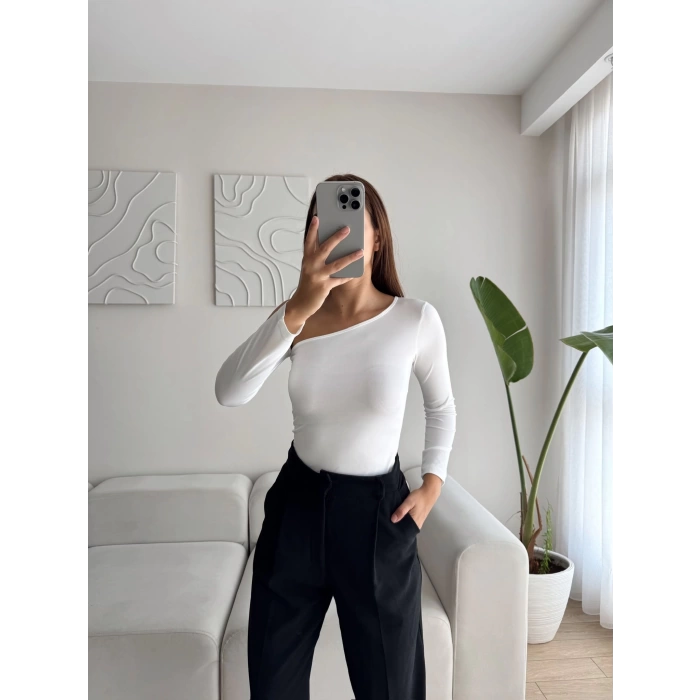 Omuz Dekolte Crop - BEYAZ