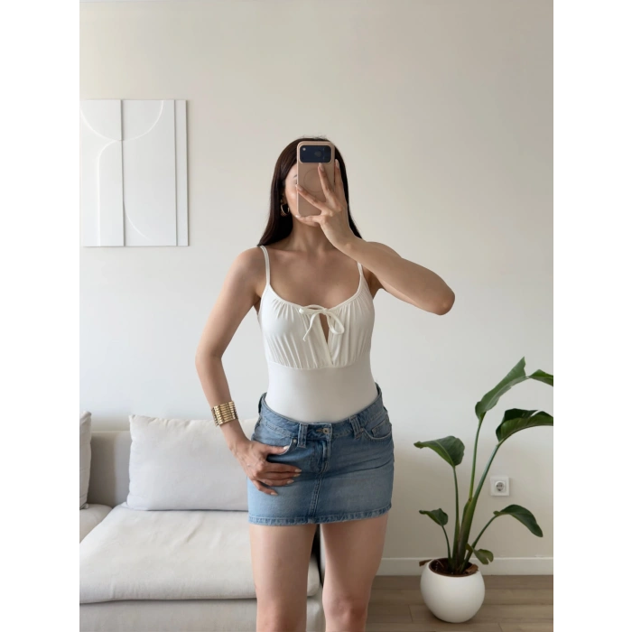 Ön Bağcık Askılı Bodysuit - BEYAZ