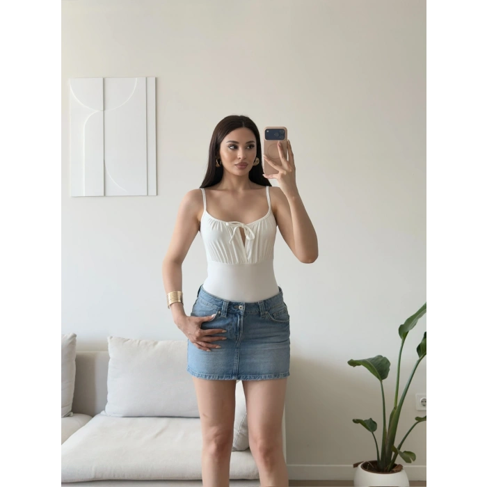 Ön Bağcık Askılı Bodysuit - BEYAZ