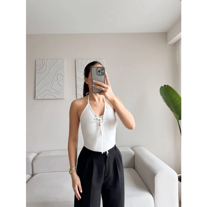 Ön Bağcıklı Boyun Askılı Bodysuit - BEYAZ