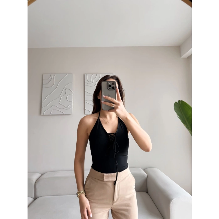 Ön Bağcıklı Boyun Askılı Bodysuit - SİYAH