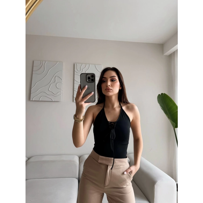 Ön Bağcıklı Boyun Askılı Bodysuit - SİYAH
