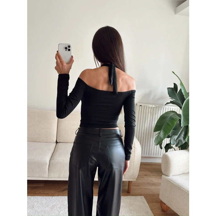 Ön Büzgü Boyun Bağlamalı Crop - SİYAH