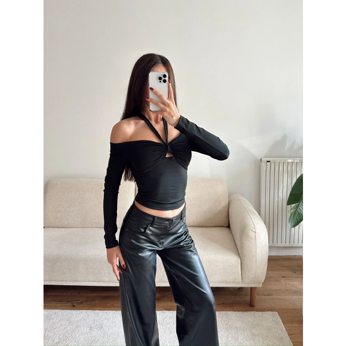 Ön Büzgü Boyun Bağlamalı Crop - SİYAH