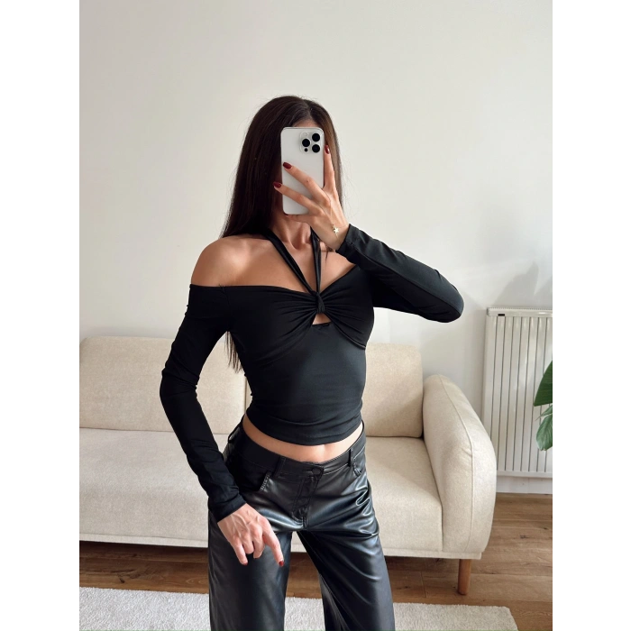 Ön Büzgü Boyun Bağlamalı Crop - SİYAH