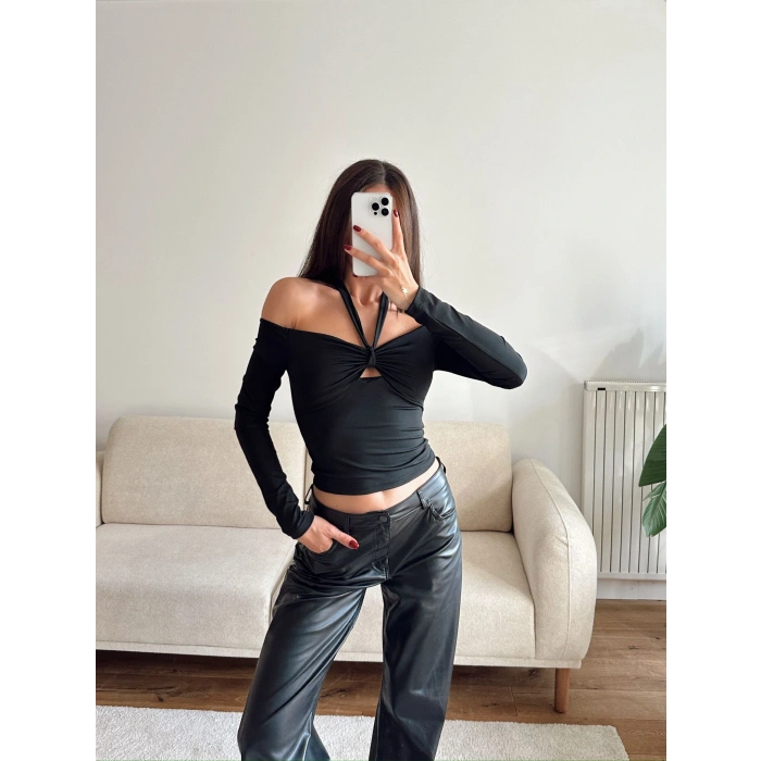 Ön Büzgü Boyun Bağlamalı Crop - SİYAH