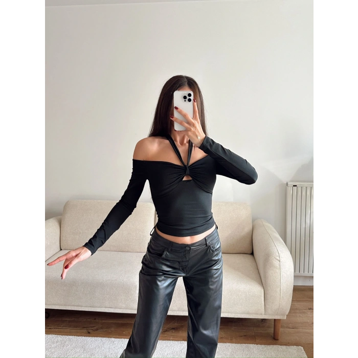 Ön Büzgü Boyun Bağlamalı Crop - SİYAH