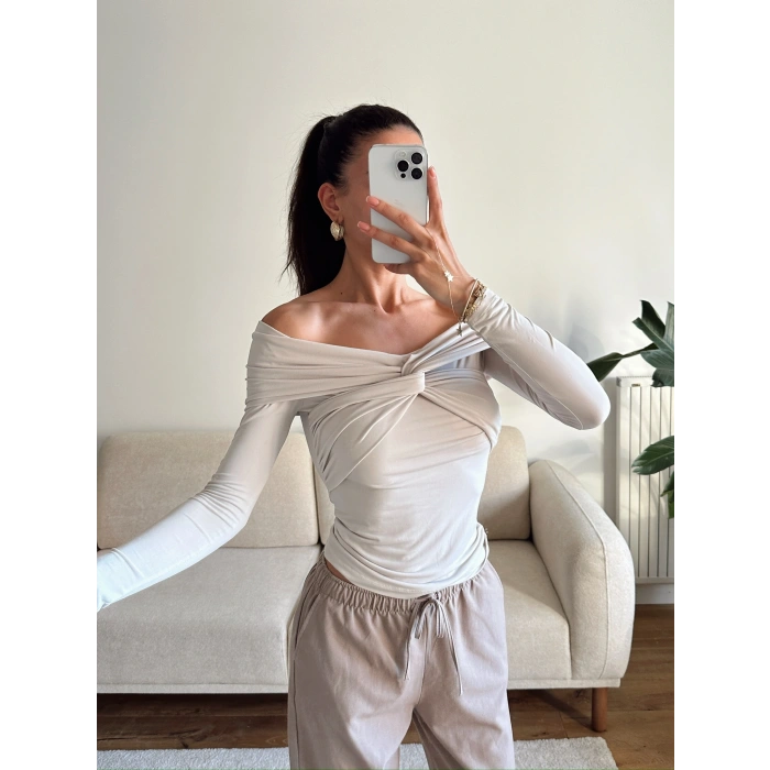 Önü Drapeli Madonna Bluz - BEJ