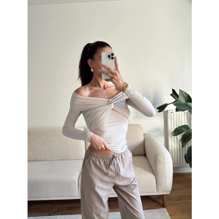 Önü Drapeli Madonna Bluz - BEJ