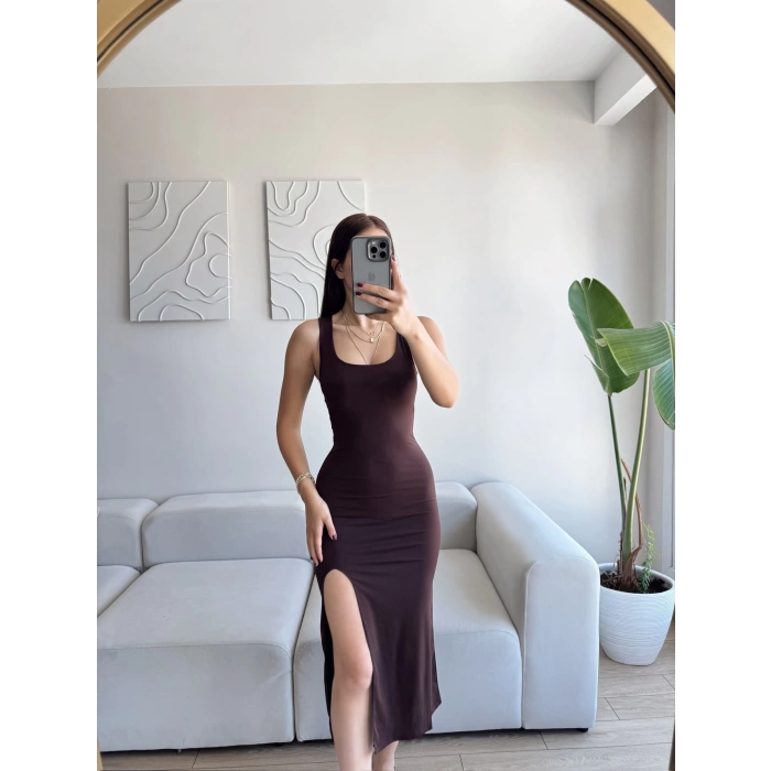 Oval Yaka Derin Yırtmaç Elbise - KAHVE