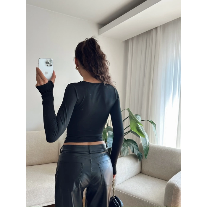 Parmak Geçmeli Kare Yaka Crop - SİYAH