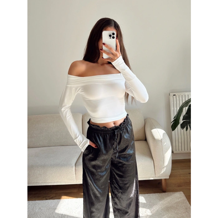 Parmak Geçmeli Madonna Crop - BEYAZ