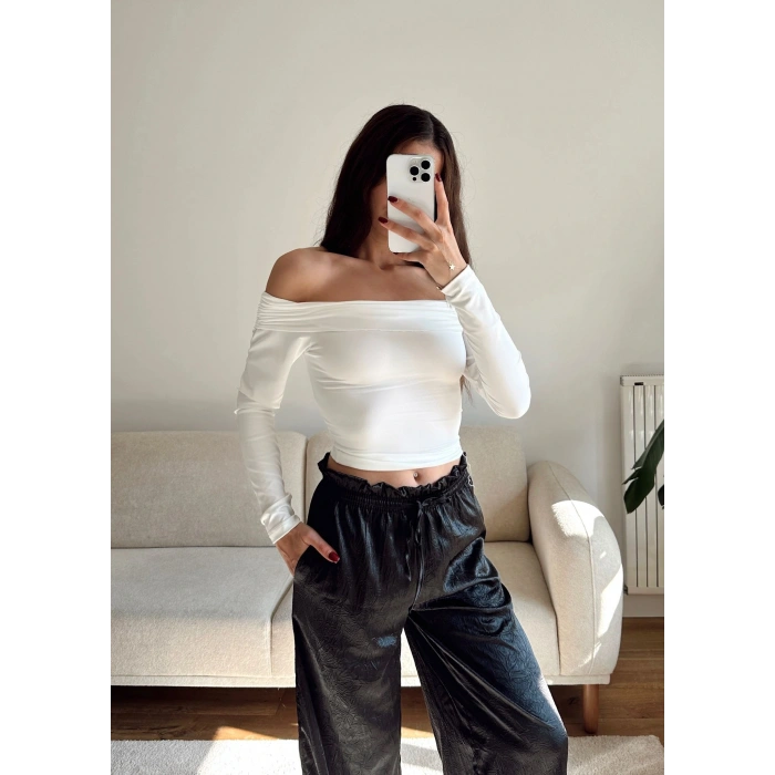 Parmak Geçmeli Madonna Crop - BEYAZ