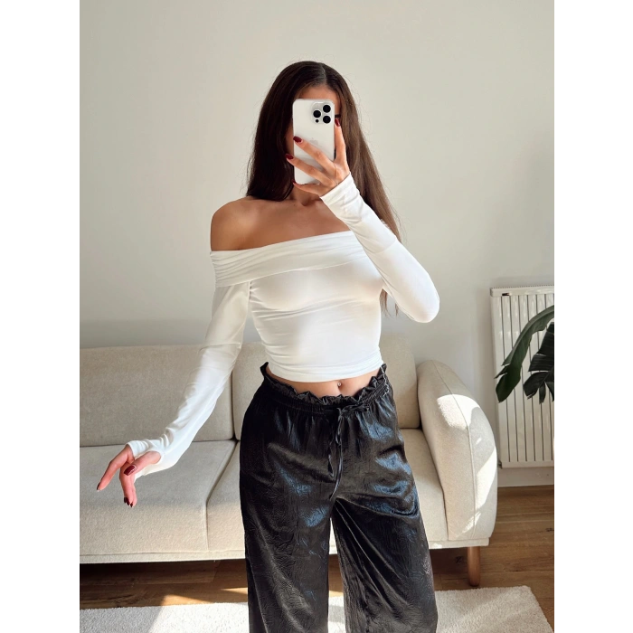 Parmak Geçmeli Madonna Crop - BEYAZ