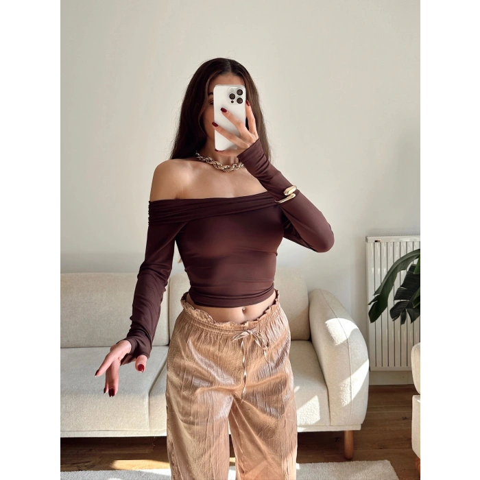 Parmak Geçmeli Madonna Crop - KAHVE