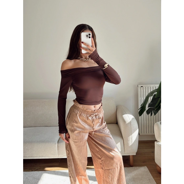 Parmak Geçmeli Madonna Crop - KAHVE