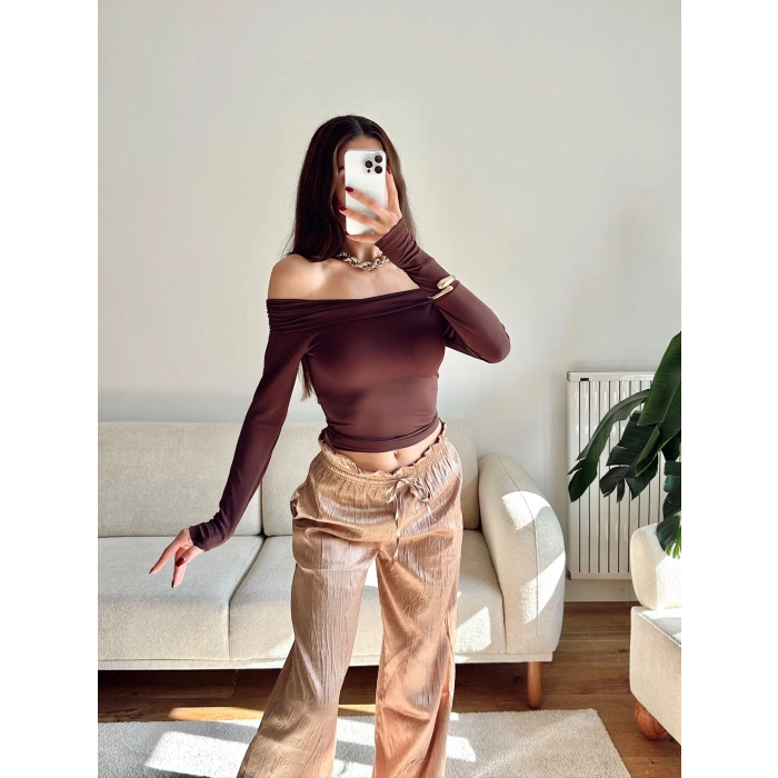 Parmak Geçmeli Madonna Crop - KAHVE